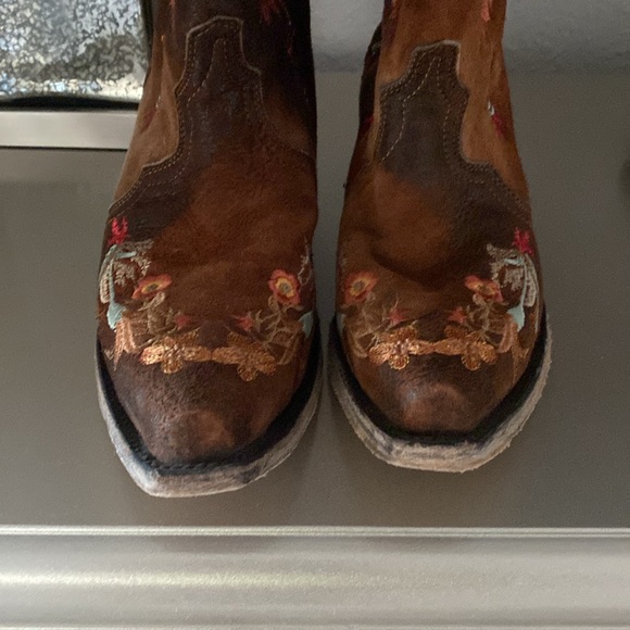 Corral Chocolate Lamb Floral Embroidery Boot - Picture 3 of 8